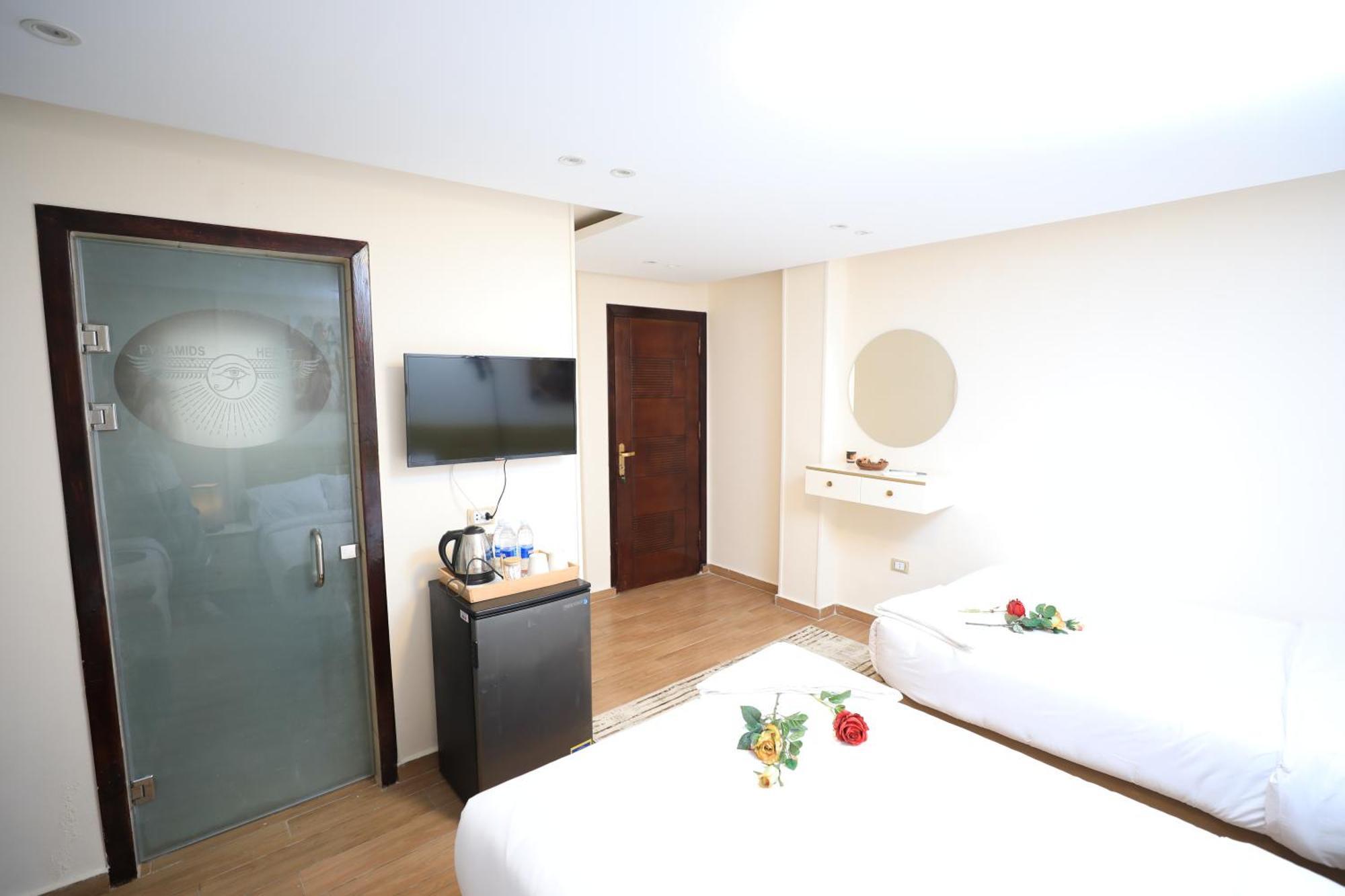 Pyramids Heart Hotel Kafrat al Jabal Exterior photo